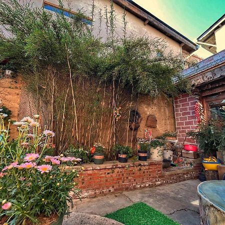 Tavern Hostel仁和客栈 Shangri-La Exteriör bild