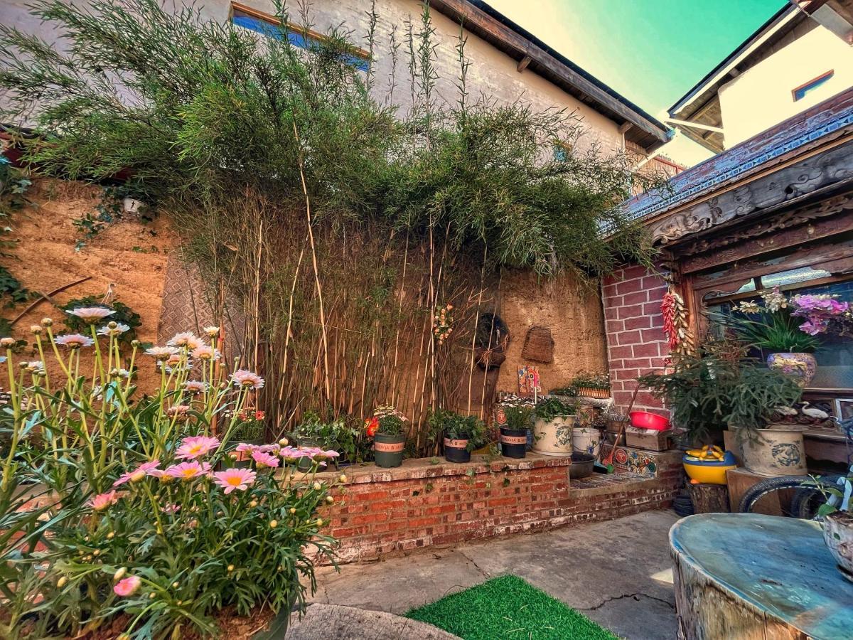 Tavern Hostel仁和客栈 Shangri-La Exteriör bild