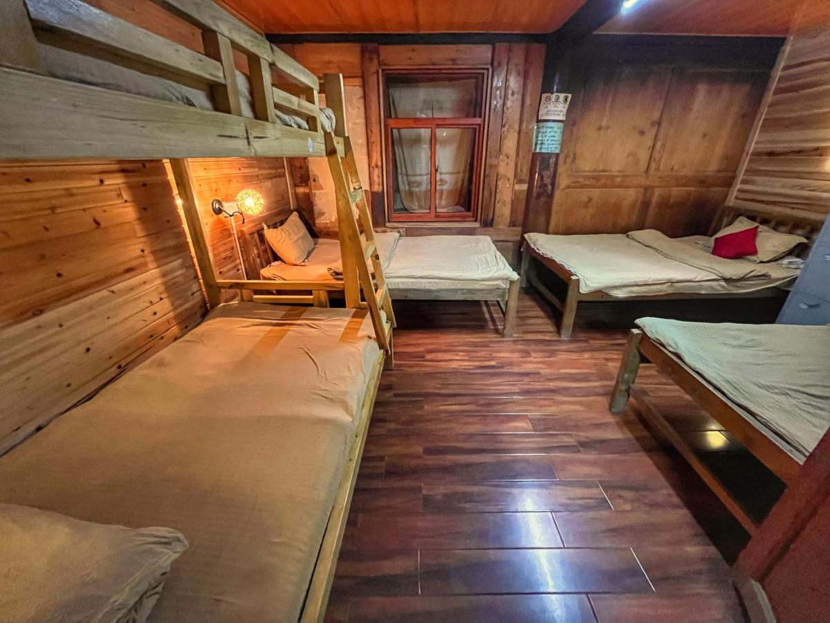 Tavern Hostel仁和客栈 Shangri-La Exteriör bild