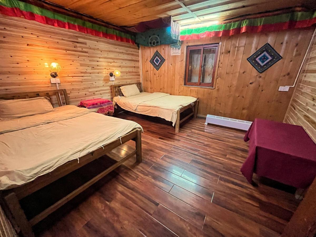 Tavern Hostel仁和客栈 Shangri-La Exteriör bild